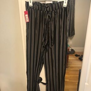 Super cute linen pinstripe pants 💕 NWT